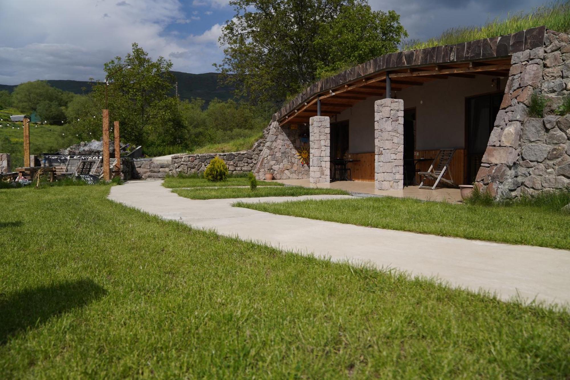 Hotel Hobbiton Near Vardzia Caves T'mogvi Exterior foto